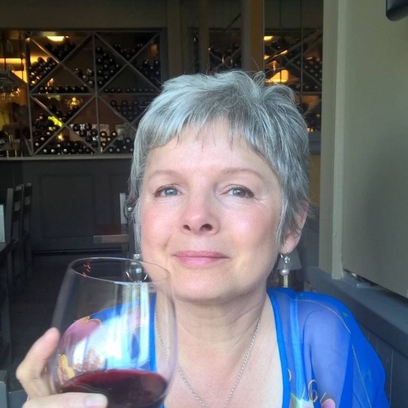 Meet your Posher, Aleita, Top Rated 5 Star Seller! - Picture 1 of 5